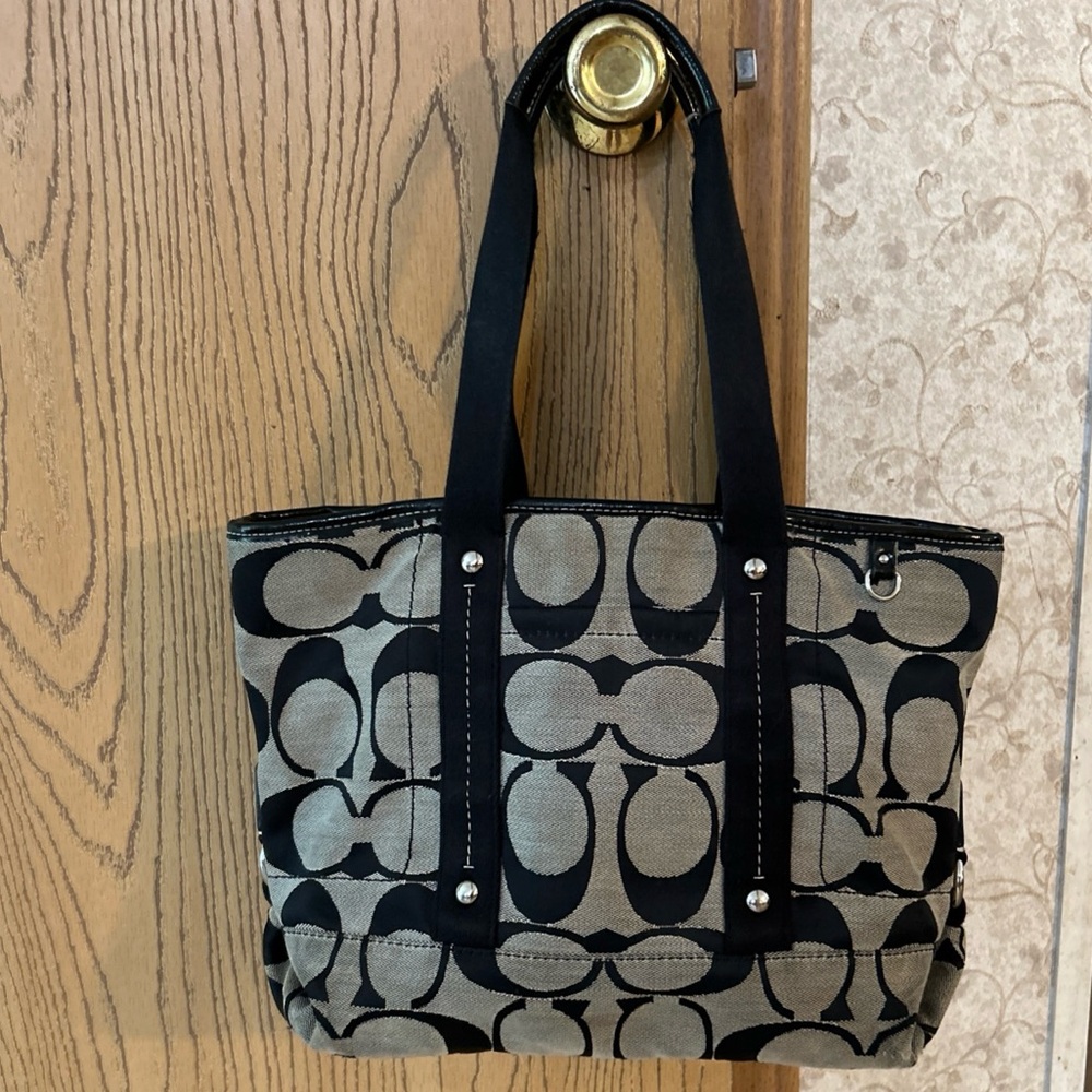 COACH KYRA Signature Tote Bag -Bag Pattern No. M1180-F18855 Black / Beige EUC